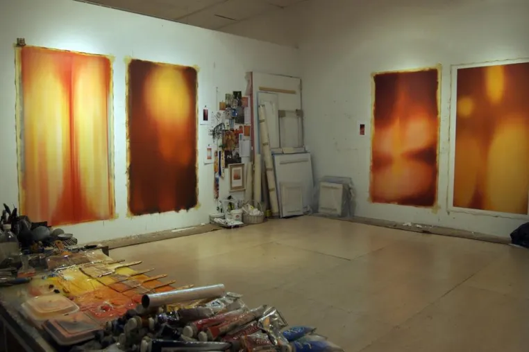 Bild: Julian Jackson mit "Watching Fire" in der Galerie Kaysser München