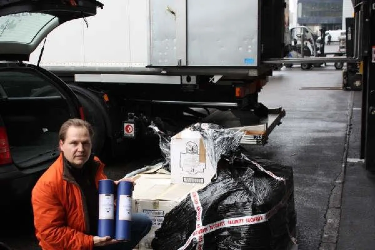 Gunter Sommer mit den letzten Flaschen Auchentoshan 