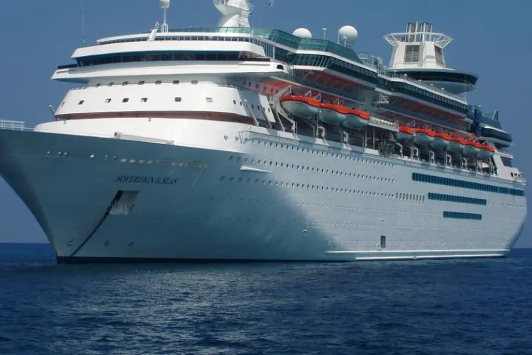 Bild: Kreuzfahrt: „Ahoi!“ oder eher „pfui“? SKD Frankfurt GmbH zum Traumurlaub auf hoher See