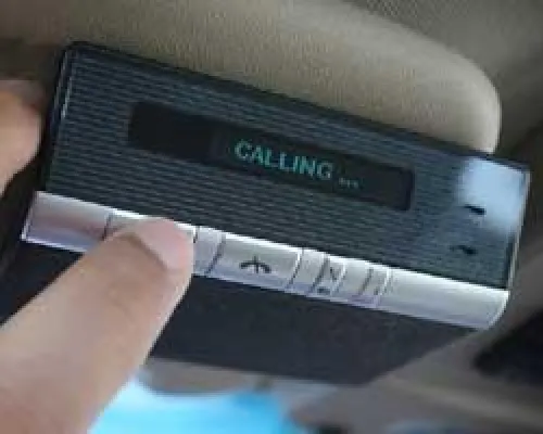 Freisprecheinrichtung im Fahrzeug – Festeinbau immer beliebter Bild: Freisprecheinrichtung im Fahrzeug – Festeinbau immer beliebter