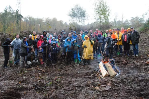 Bild: Deutsche Bank Mitarbeiter unterstützen erneut Trinkwasserwald e.V.
