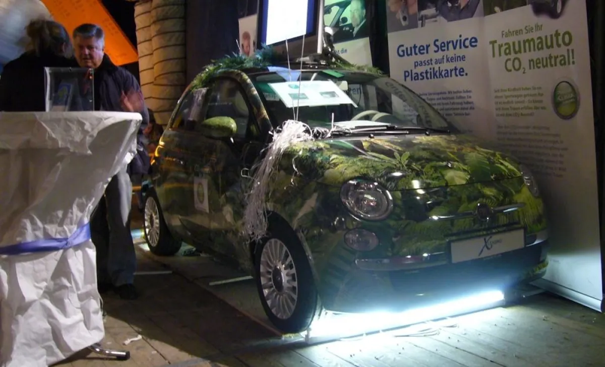 Zieht alle Blicke auf sich: Fiat 500 am Stand der X-Leasing GmbH auf dem Winter Tollwood-Festival 2007 in München