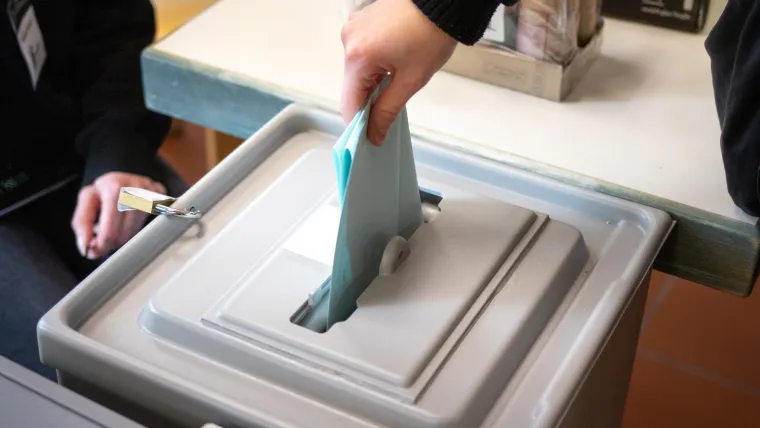 Wie Betriebsräte auf die Demokratie wirken Bild: Wie Betriebsräte auf die Demokratie wirken