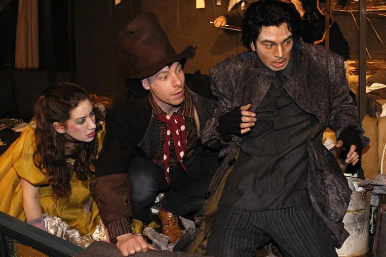 OLIVER TWIST nach Charles Dickens - Theater für Kinder und Jugendliche im Rathaus Friedenau Bild: OLIVER TWIST nach Charles Dickens - Theater für Kinder und Jugendliche im Rathaus Friedenau