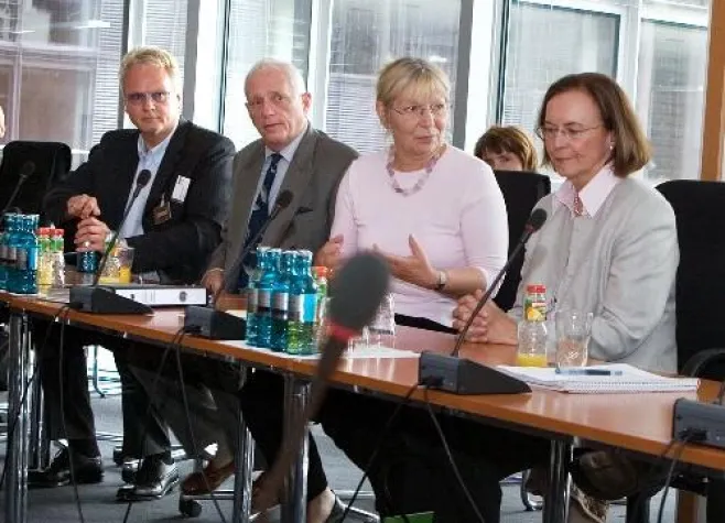 Bild: Delfinschützer Ortmüller gründet mit Flipper-TV-Trainer „Wal- und Delfinschutz – Forum (WDF)“