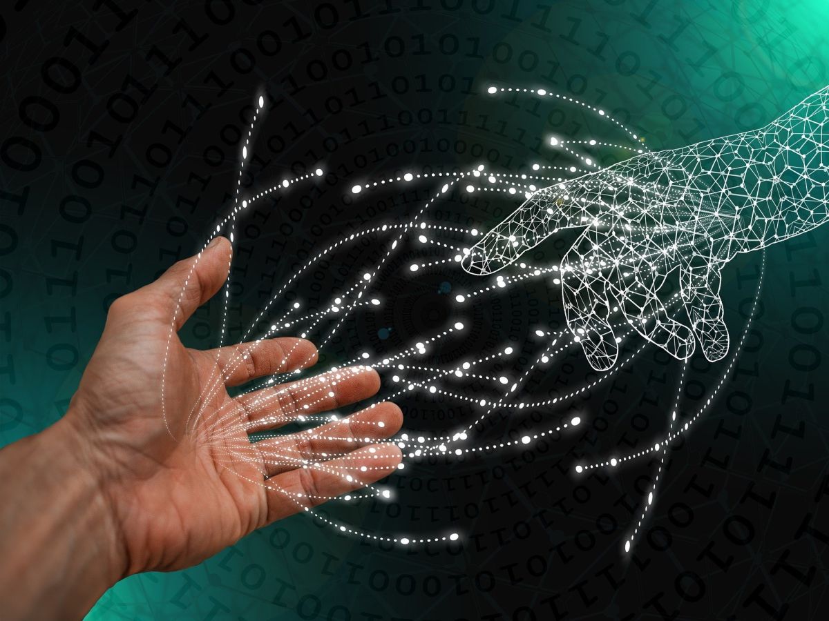 Von der Informationsgesellschaft zur Wissensgesellschaft und Abhängigkeit von Cloud-Systemen