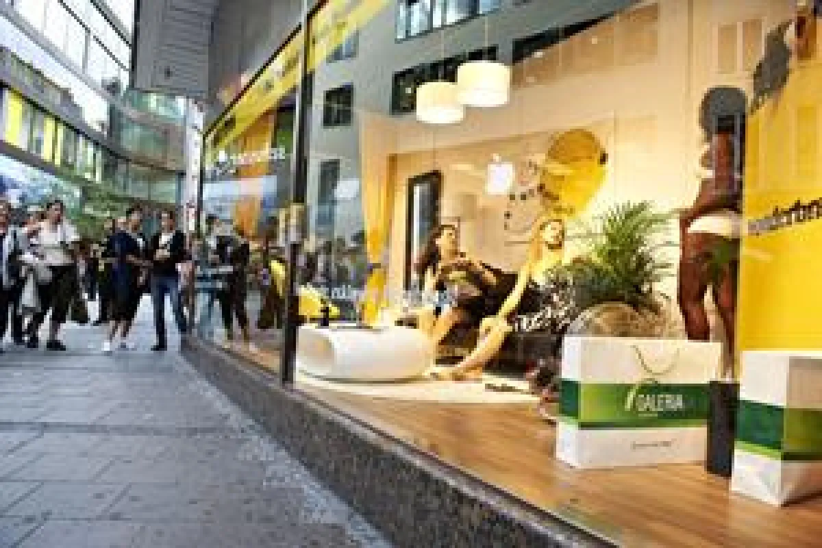 CAVUS pusht Wonderbra im ?lebendigen? Schaufenster