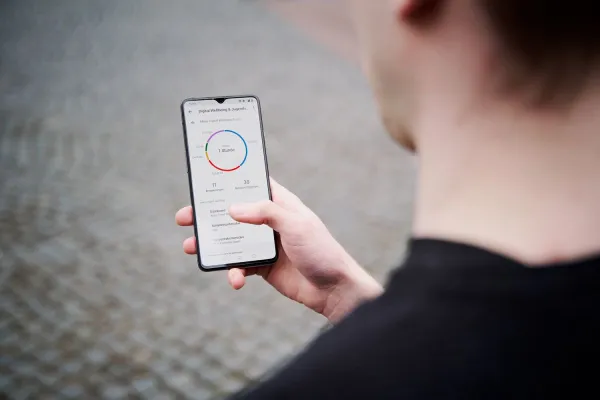 Bild: Bewusste Mediennutzung - neues Methodenblatt zur Reflektion der Medienzeit unterstützt Lehrende