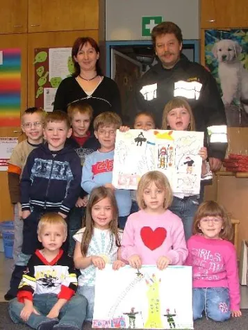 Bild: Begeisterte Kids malen für die Feuerwehr