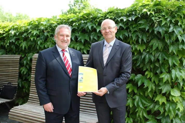 Volksbank Mittelhessen erhält GOGREEN-Zertifikat Bild: Volksbank Mittelhessen erhält GOGREEN-Zertifikat