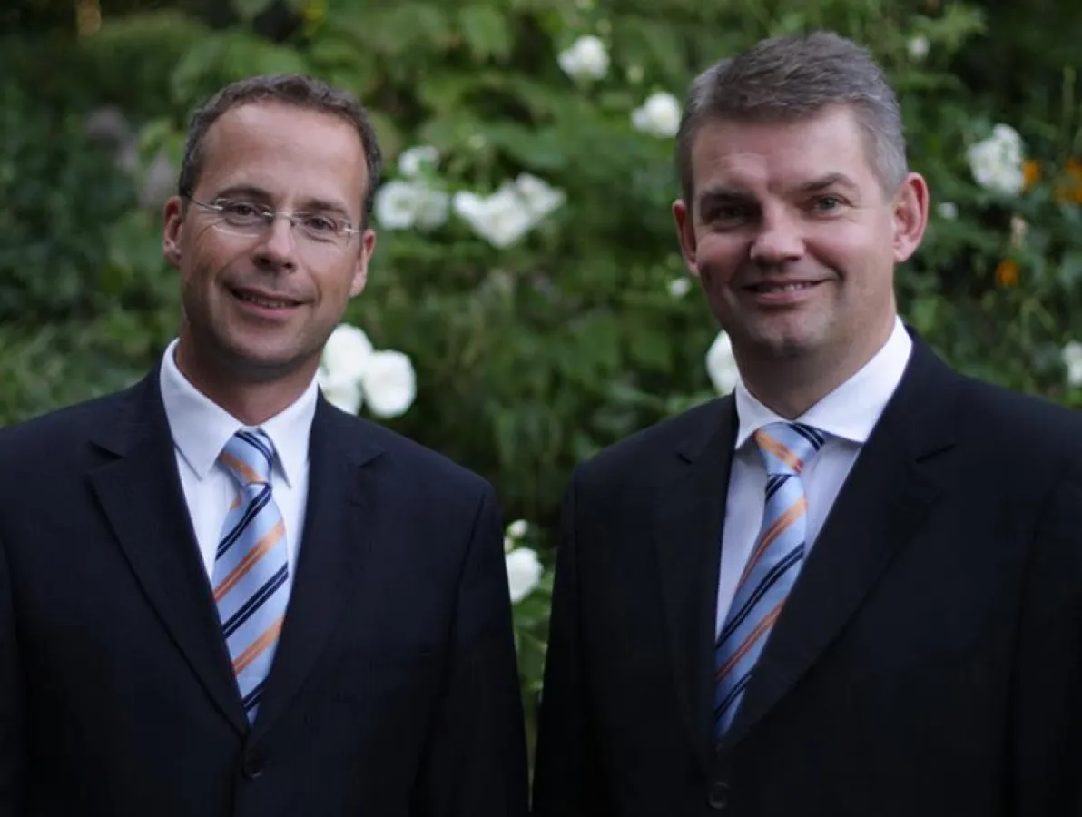 Björn Sievert (links) und Kai-Lorenz Schwark feierten ihr 15-jähriges Firmenjubiläum.