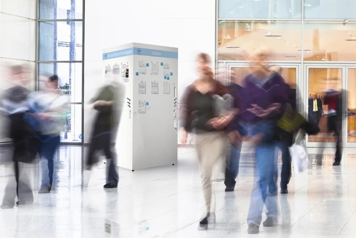 Der iCube - die interaktive Litfaßsäule für mehr Ideen