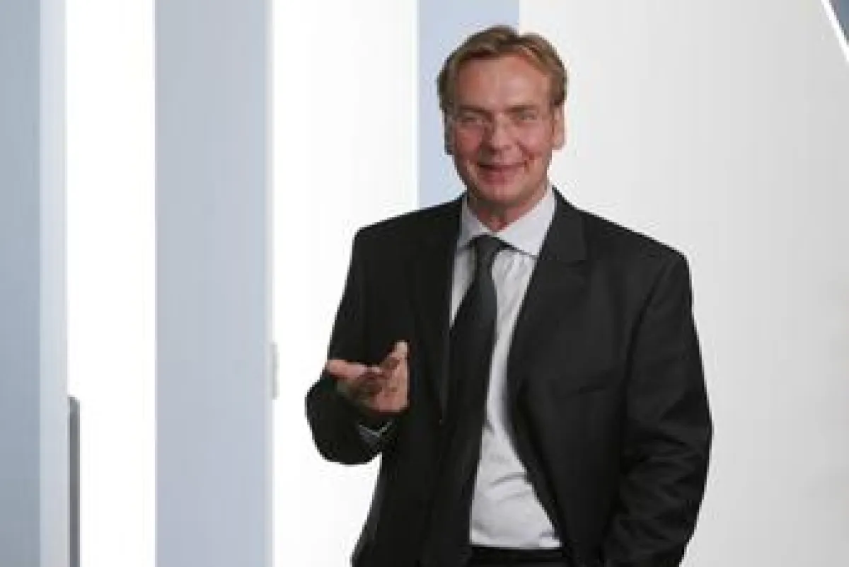 Dr. Frank Schmitz von COELER Rechtsanwälte rät zu professionellem Vertragsmanagement im Maschinen- und Anlagenbau