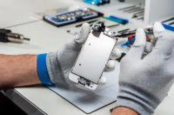Bild: Smartphone Reparatur wer kann und was darf man?