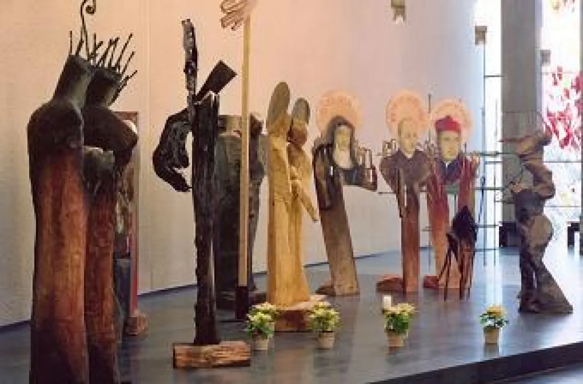 die Kattowitzer Krippe - schlesische „Dialog-Krippe“, die von den Schülerinnen und Schülern des Kunstgymnasiums in Kattowitz gestaltet wurde