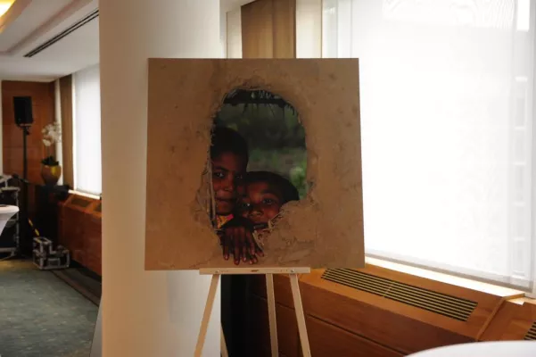 Bild: Fotoausstellung von Childaid Network im Airport Club Frankfurt