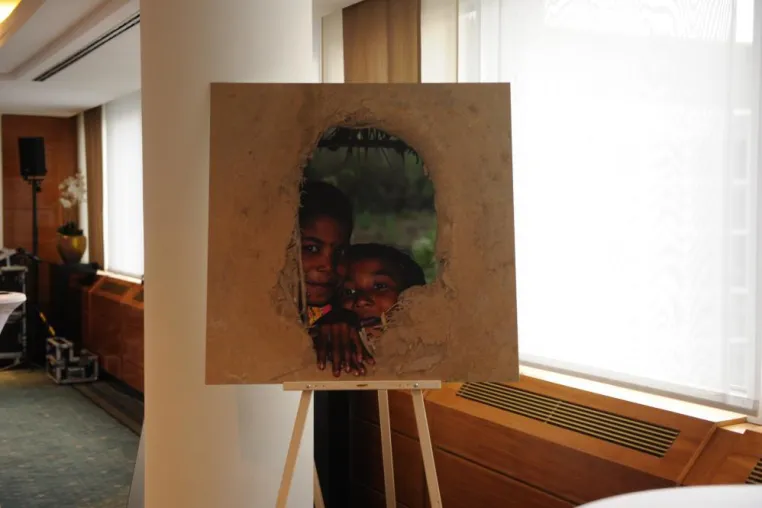 Bild: Fotoausstellung von Childaid Network im Airport Club Frankfurt