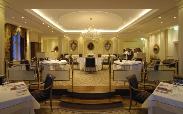 Bild: Champagner-Abend im "Imperial"