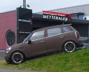 Bild: Der MINI Cooper S All4 Countryman von Wetterauer bekommt neue Folierung