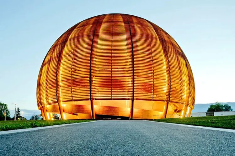 Bild: Himmlische Corian-Exponate von Hasenkopf –Dauerausstellung »Universe of Particles« im CERN-Besucherzentrum