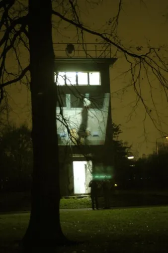 Bild: Uraufführung der Opernskulptur "Dorle" im Grenzwachturm Schlesischer Busch