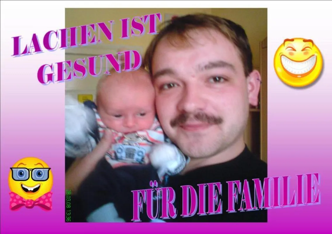 Strahlen um die Wette: Andreas Goltz und Sohn Justin Lucas freuen sich auf Familienferien auf dem Bauernhof