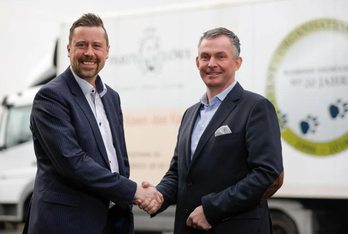 Geschäftsführer Andreas Hüttmann und Verkaufsleiter Manuel Groß (von rechts, Foto: Marcus Prell)