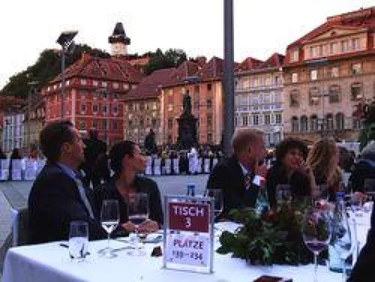 Bild: Graz: Lange Tafel für Feinschmecke