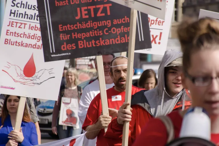 Verband der Opfer des Blutskandals VOB e.V. fordert dringende II. Novellierung des HIV-Hilfegesetzes Bild: Verband der Opfer des Blutskandals VOB e.V. fordert dringende II. Novellierung des HIV-Hilfegesetzes