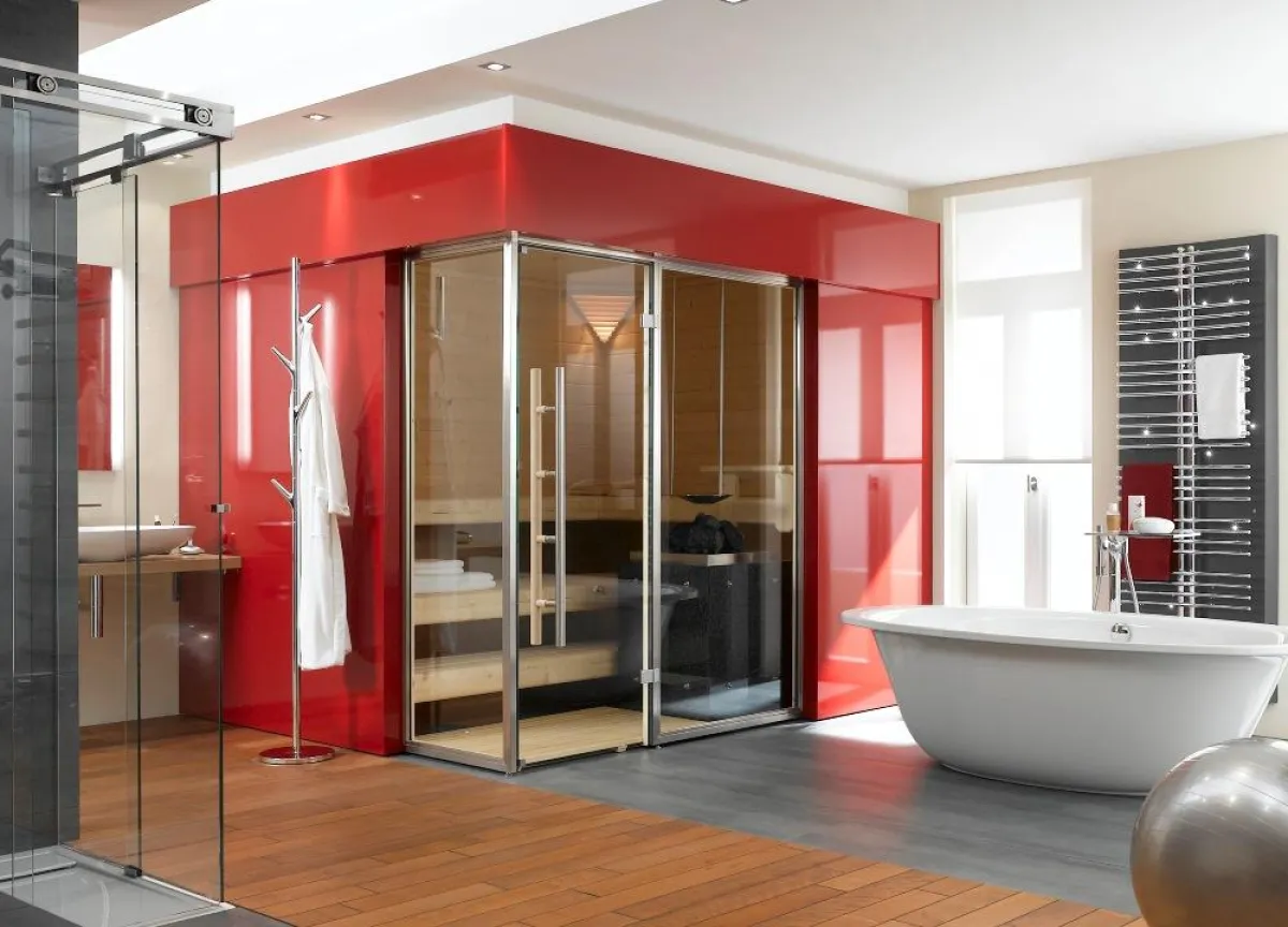 Sauna mit roter Lackverkleidung für moderne Bäder. Bild: tdx/ B+S Finnland Sauna