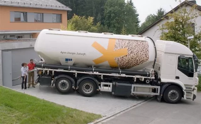 Die natürliche Energie-Ressource Holz - Heizen mit verlässlicher Kosten- und Versorgungsperspektive Bild: Die natürliche Energie-Ressource Holz - Heizen mit verlässlicher Kosten- und Versorgungsperspektive