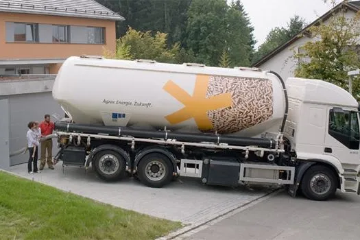 Die natürliche Energie-Ressource Holz - Heizen mit verlässlicher Kosten- und Versorgungsperspektive Bild: Die natürliche Energie-Ressource Holz - Heizen mit verlässlicher Kosten- und Versorgungsperspektive