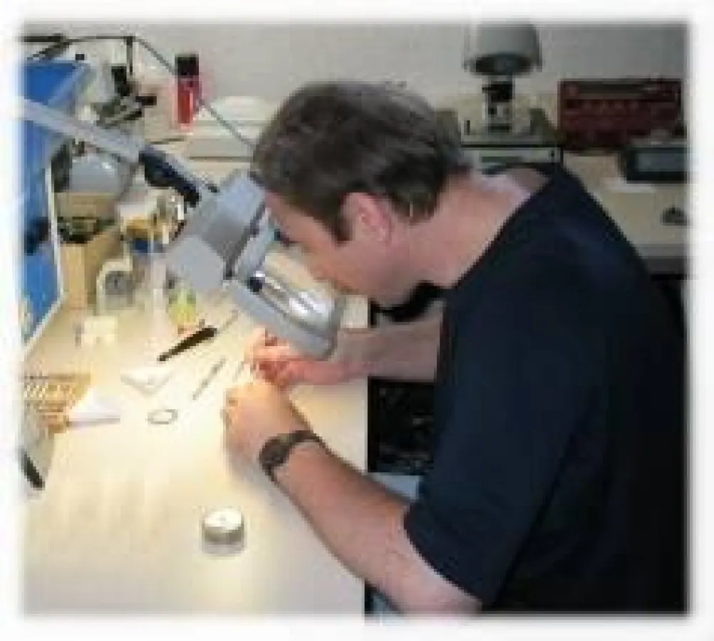 Ihre Armbanduhr ist Ihnen lieb und teuer, geben Sie sie nur in qualifizierte Hände !