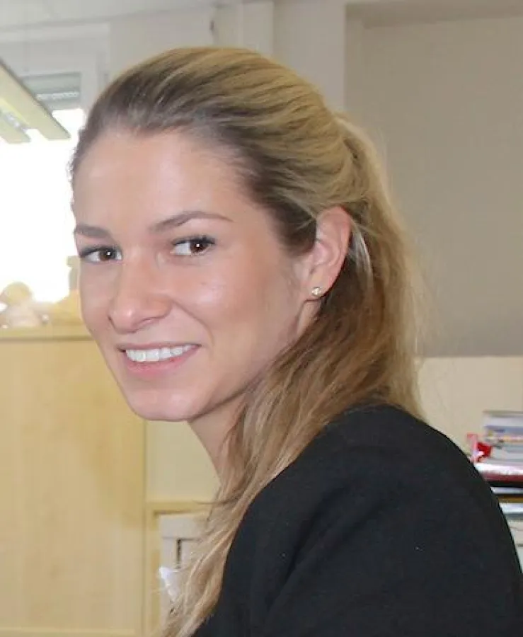 Die Marketing-Studentin Anna-Katharina Pleier forscht bei der absatzplus GmbH.