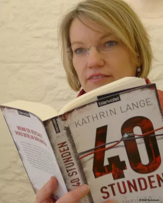 Bild: Deutsche Autorin Kathrin Lange in Kreis der „International Thriller Writers“ aufgenommen