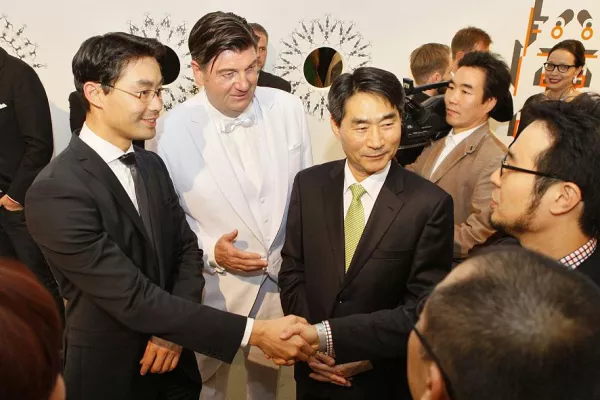 20 Jahre ausgezeichnetes Kommunikationsdesign: red dot feierte mit der Kreativ-Elite die Preisträger von 2012 Bild: 20 Jahre ausgezeichnetes Kommunikationsdesign: red dot feierte mit der Kreativ-Elite die Preisträger von 2012