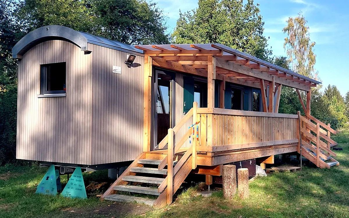 Ein Waldkindergarten Wagen der Firma Junginger aus dem schwäbischen Nattheim (© Wagenbau Junginger)