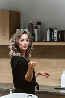 Wie Haarschnitte den Menschen beeinflussen Bild: Wie Haarschnitte den Menschen beeinflussen