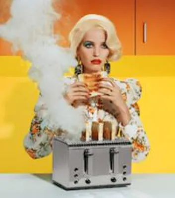 Bild: Ausstellungseröffnung bei Galerie Frank Flügel am 28.09.2018: „Miles Aldridge – Dazzling beauty“