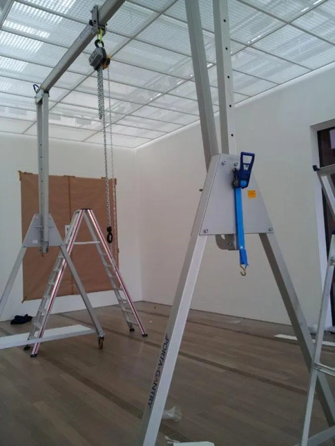 Portalkranaufbau bei der Beyeler Fondation