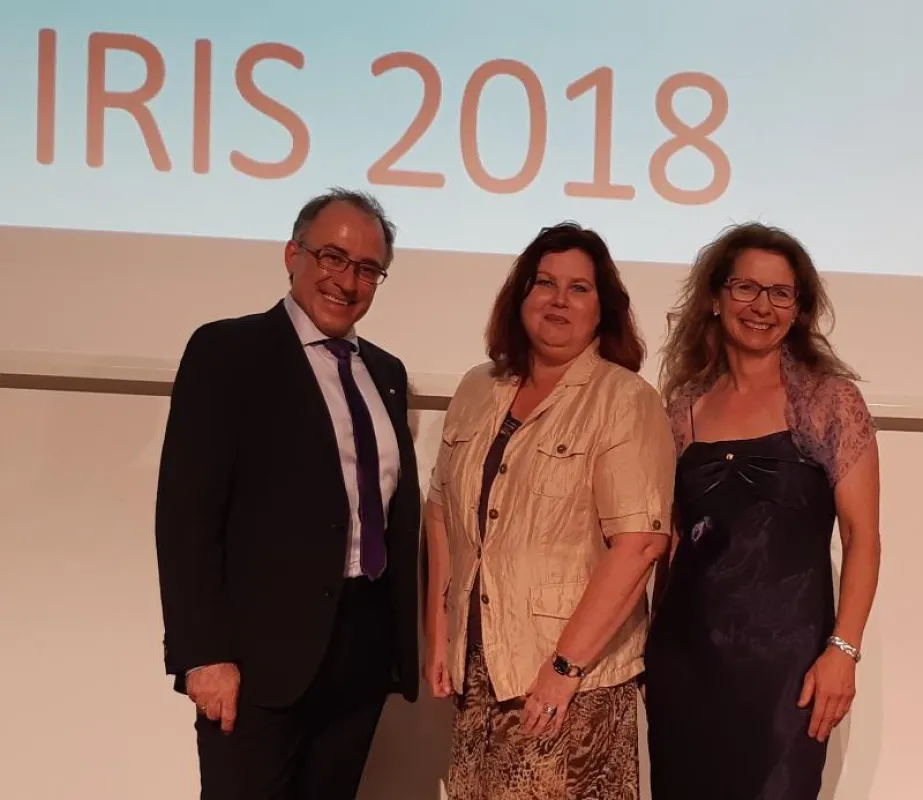Mag.a Claudia Schenner-Klivinyi (GF SinnWin, Bildmitte) ist IRIS Botschafterin