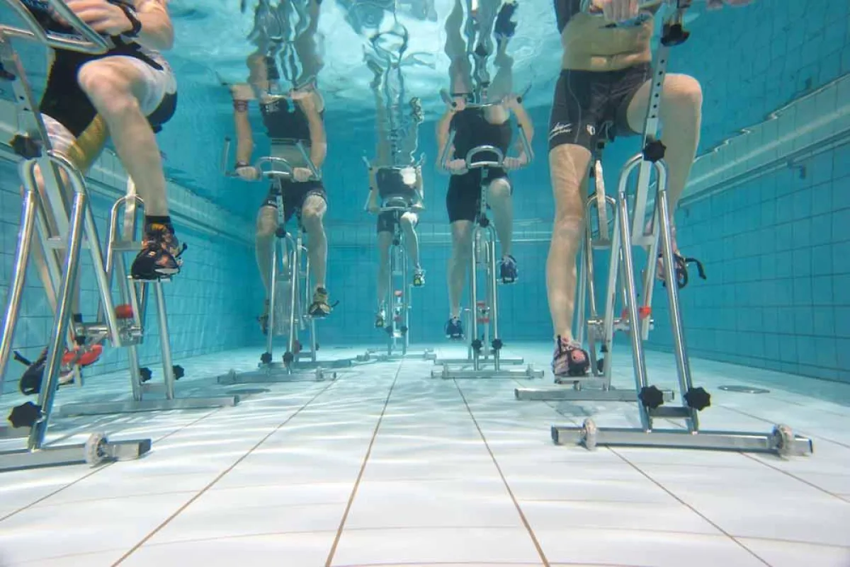 Verschiedenste Zielgruppen können auf dem Aquarider gezielt und effektiv trainieren.