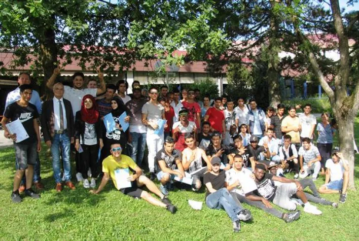 Bild: Josef-Wilhelm-Schule: Sechs Flüchtlingsklassen feiern Abschluss