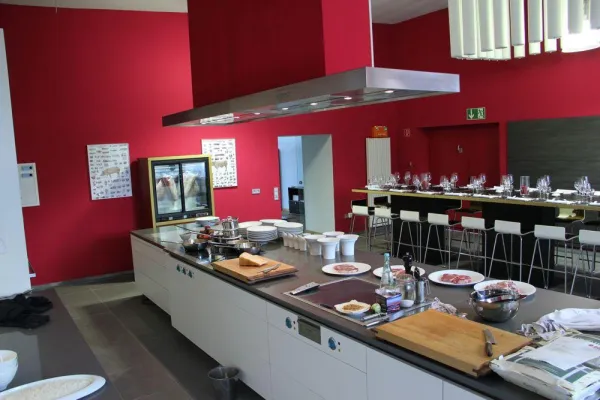 Bild: HaJaTec® grillt bei OTTO GOURMET in Heinsberg - neues Fleischkompetenz-Zentrum öffnet am 9. September