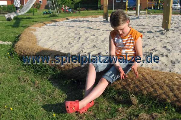 Bild: Spielplatzwalzen ersetzen Beton- und Holzbohlen