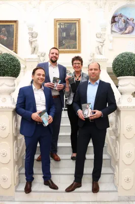 Bild: Hamburger Premiumlabel Schaufenberger und Laue Festgarderobe gehen langfristige Partnerschaft ein