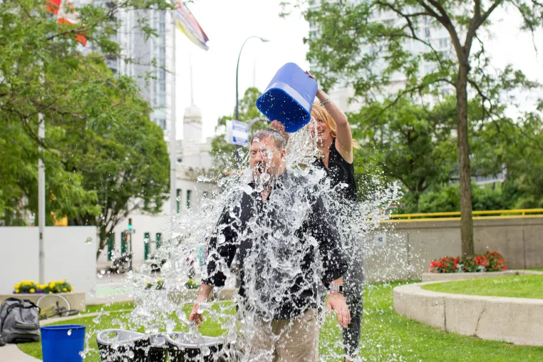 Bild: AG Hanau bestätigt fristlose Kündigung nach "Ice Bucket Challenge"