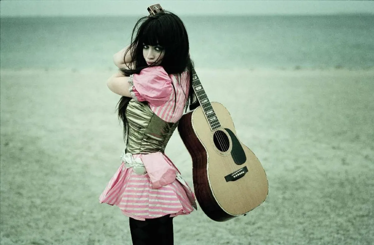 Aura Dione präsentiert u.a. ihren Hit 