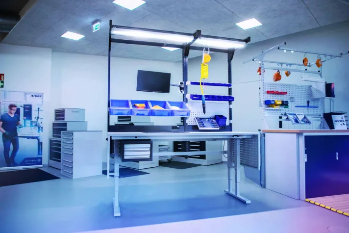 Mit wenigen Handgriffen zum ergonomischen Systemarbeitsplatz Bild: Mit wenigen Handgriffen zum ergonomischen Systemarbeitsplatz