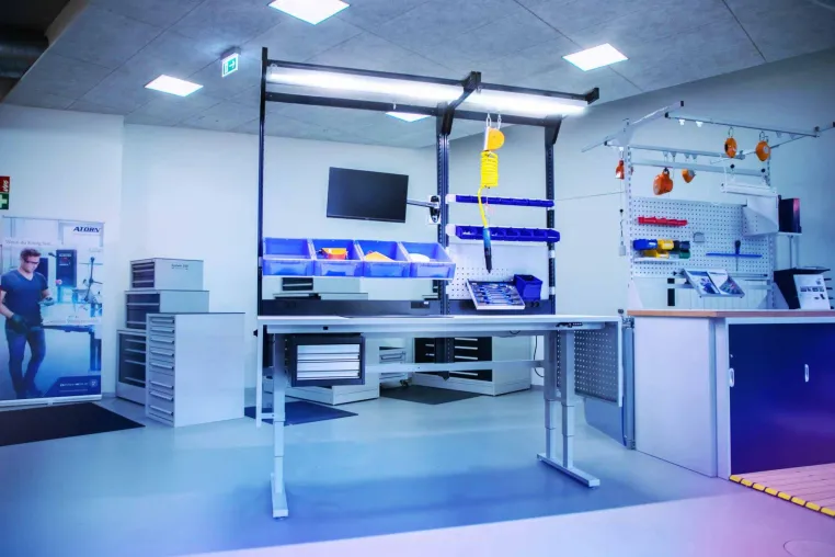 Bild: Mit wenigen Handgriffen zum ergonomischen Systemarbeitsplatz